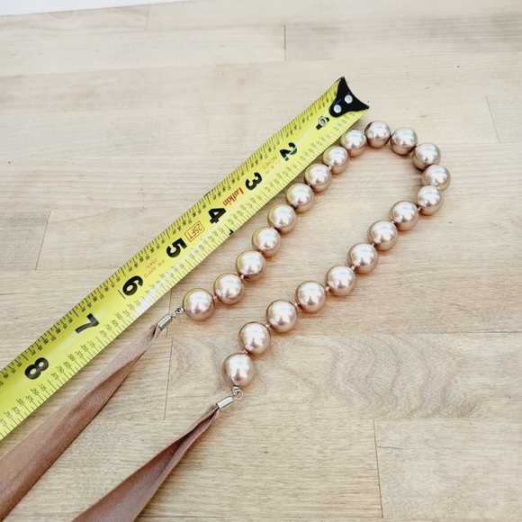 Vintage faux pearls with ribbon tie and matching pearl earrings - Picture 9 of 11